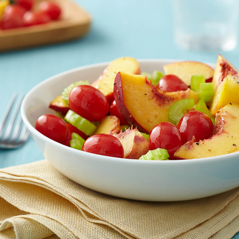 Ensalada de Durazno, Apio y Tomates NatureSweet® Cherubs®