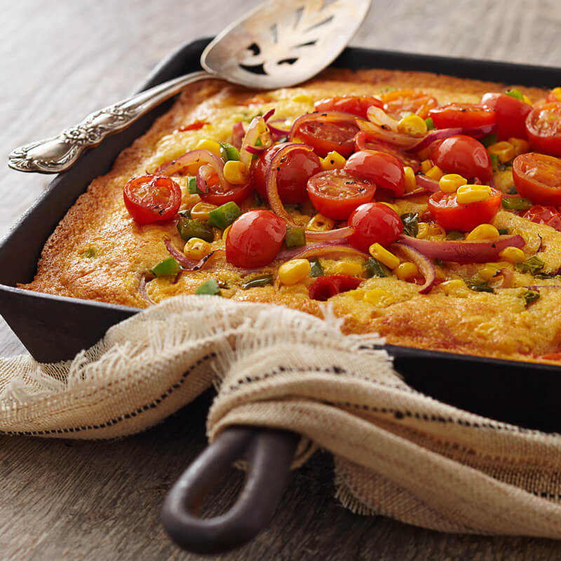 Pan de Elote con Tomates NatureSweet® Glorys®
