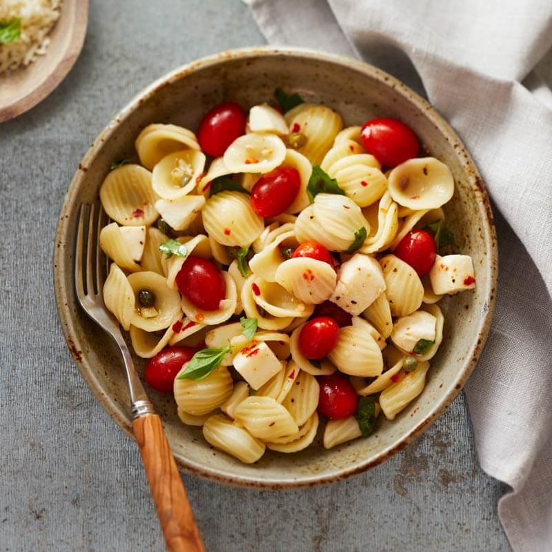 Pasta Caprese con NatureSweet® Cherubs®